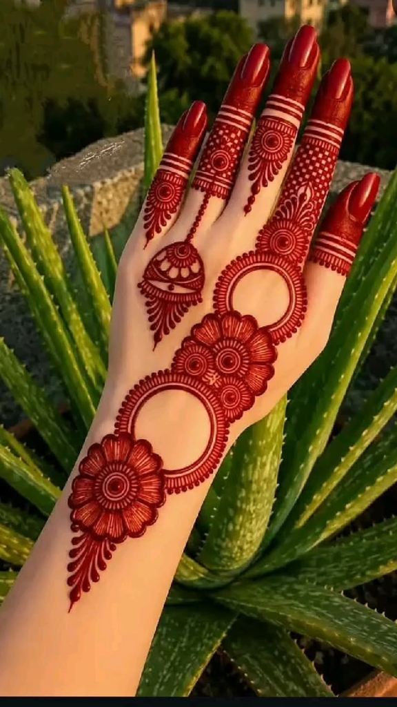 25 Beautiful Mehndi Designs for Fingers and Back Hand: Stylish & Easy Ideas 23 image 147