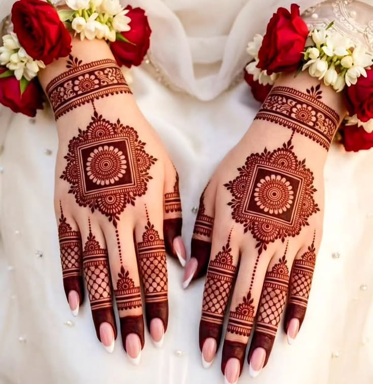 25 Beautiful Mehndi Designs for Fingers and Back Hand: Stylish & Easy Ideas 20 image 150