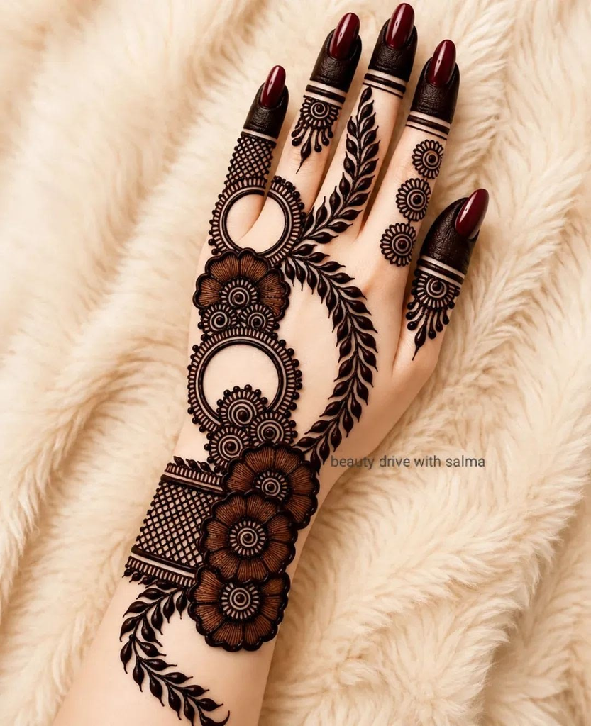 25 Beautiful Mehndi Designs for Fingers and Back Hand: Stylish & Easy Ideas 14 image 157