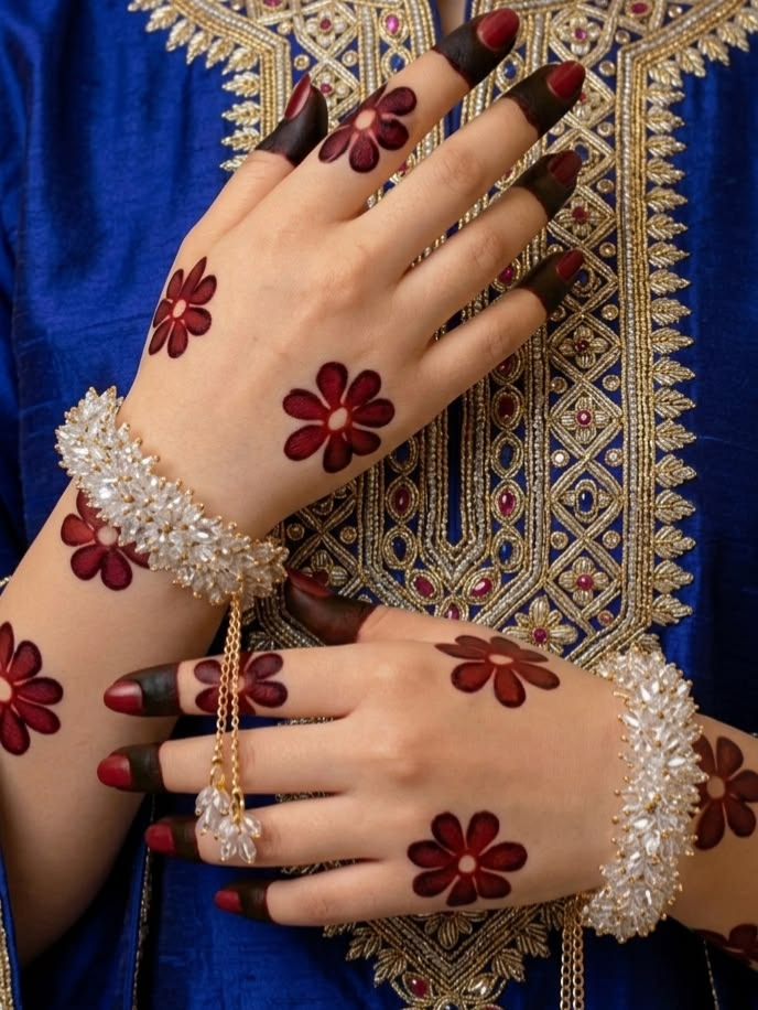 25 Beautiful Mehndi Designs for Fingers and Back Hand: Stylish & Easy Ideas 7 image 171
